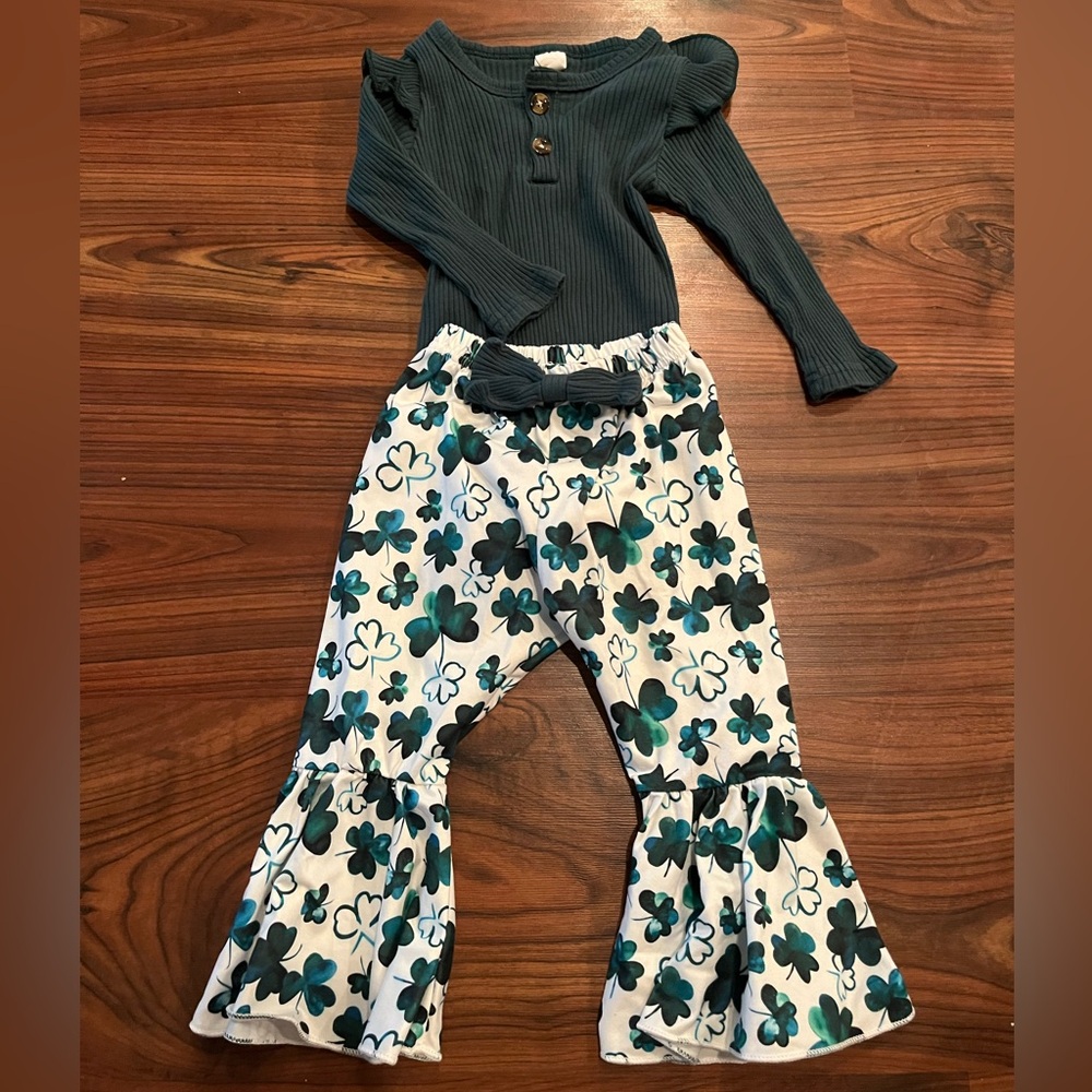 Kids Clover Print Ruffle Pants